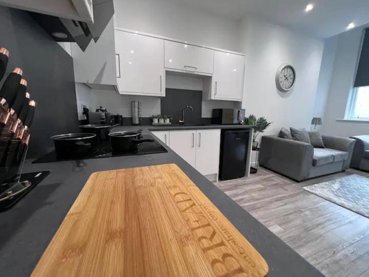Monthly Stays Liverpool Bagian luar foto