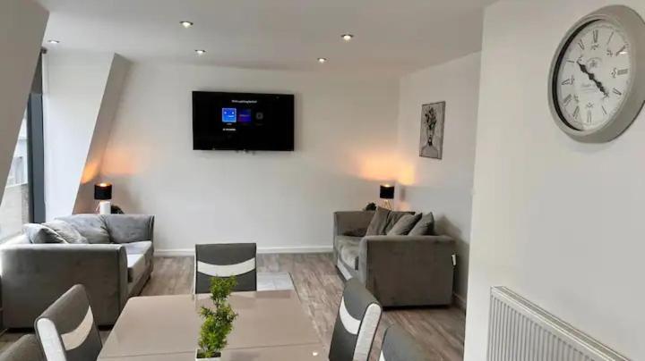 Monthly Stays Liverpool Bagian luar foto